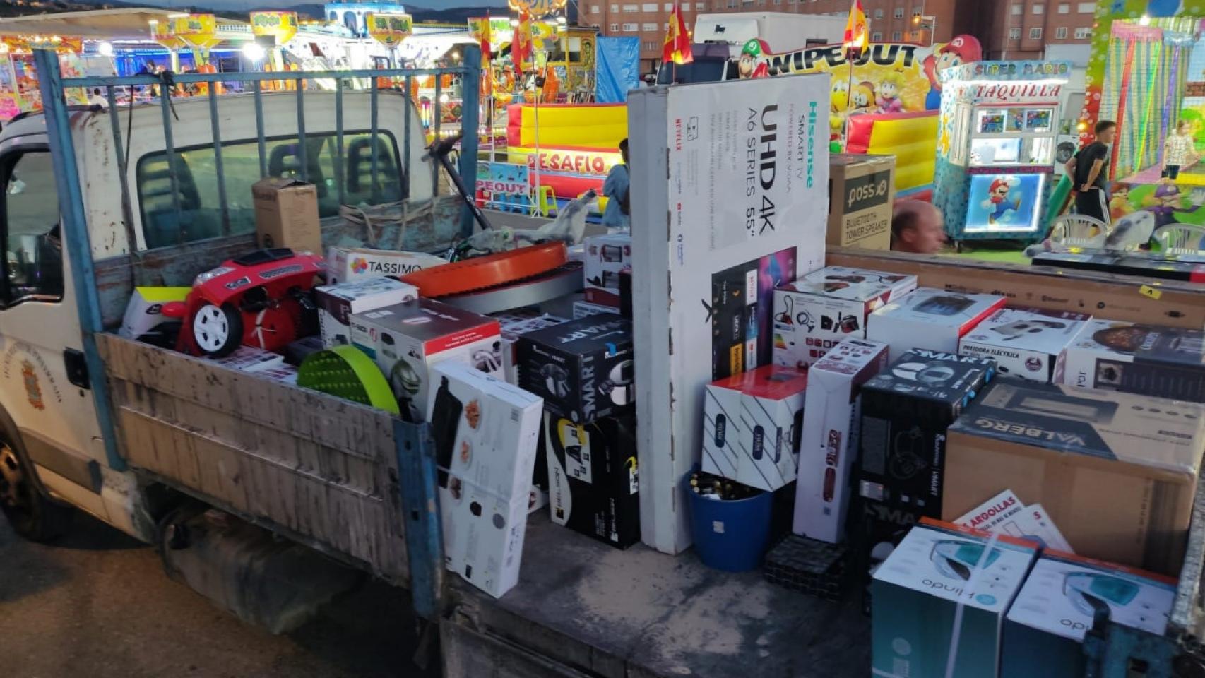 Imagen de los premios incautados en las casetas desmanteladas en Ponferrada.