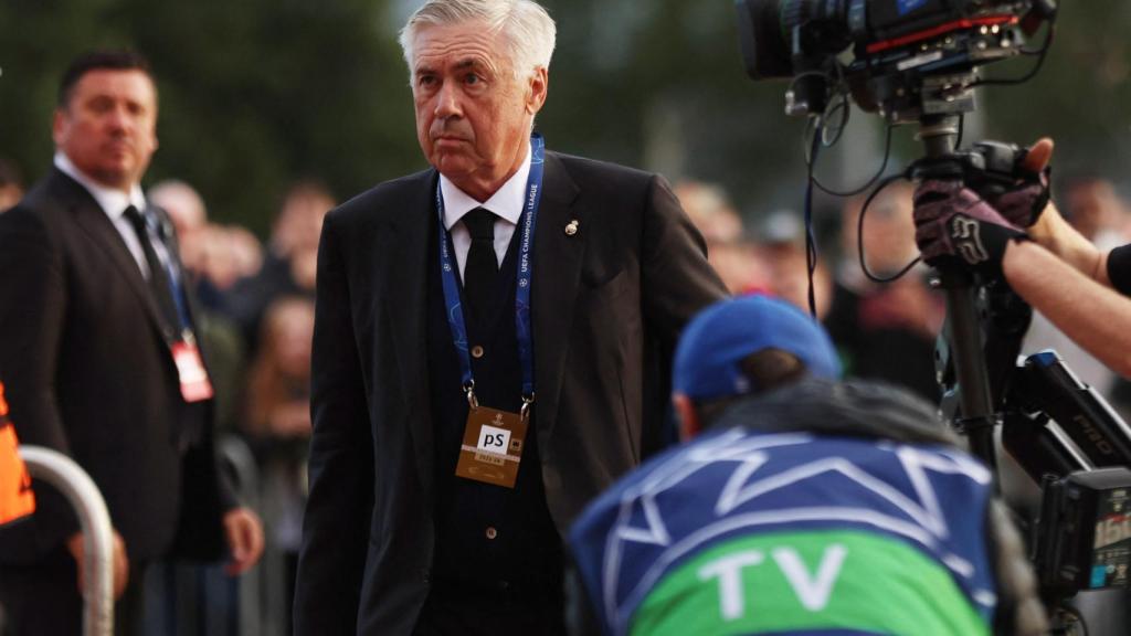 Carlo Ancelotti llegando a Celtic Park.