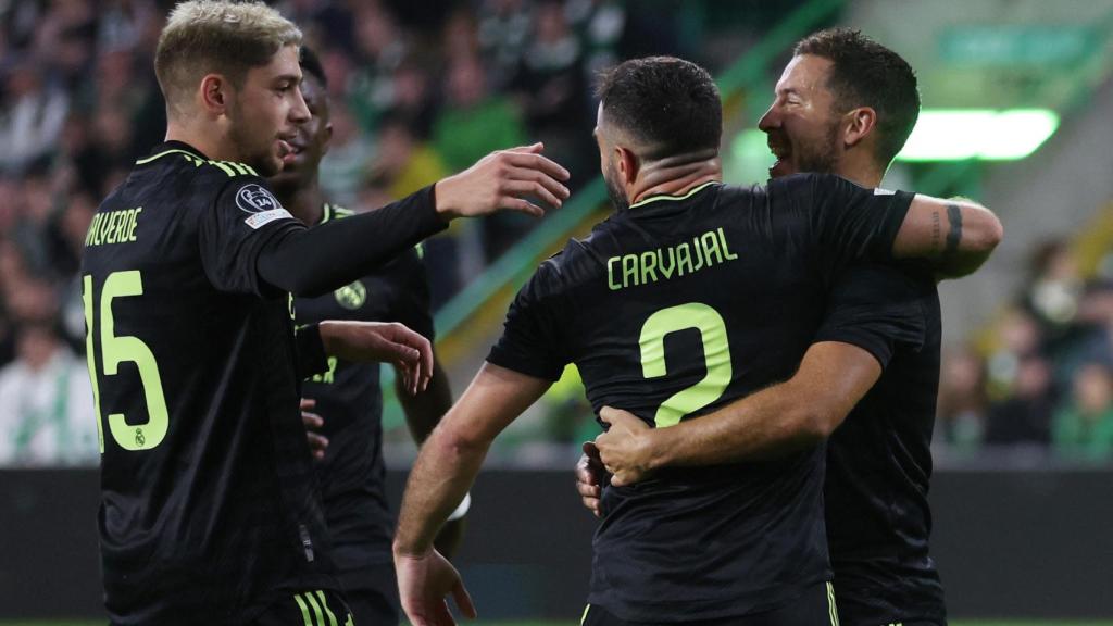 Fede Valverde, Dani Carvajal y Eden Hazard celebran.