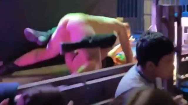 Una captura del vídeo difundido por el PP en el que puede verse el polémico baile sexual.