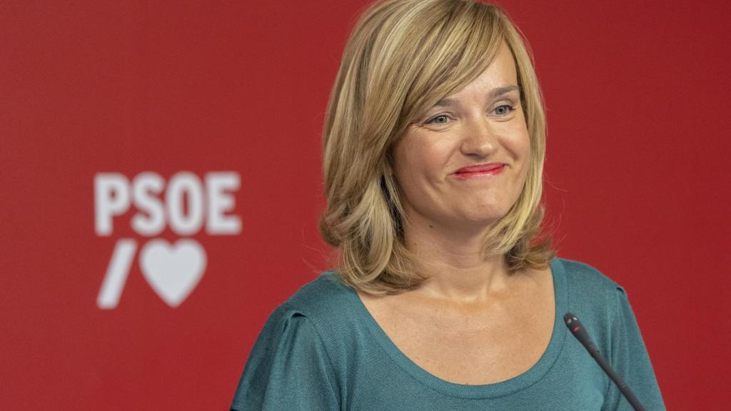 Pilar Alegría, ministra de Educación y portavoz del PSOE, en una rueda de prensa en Ferraz.