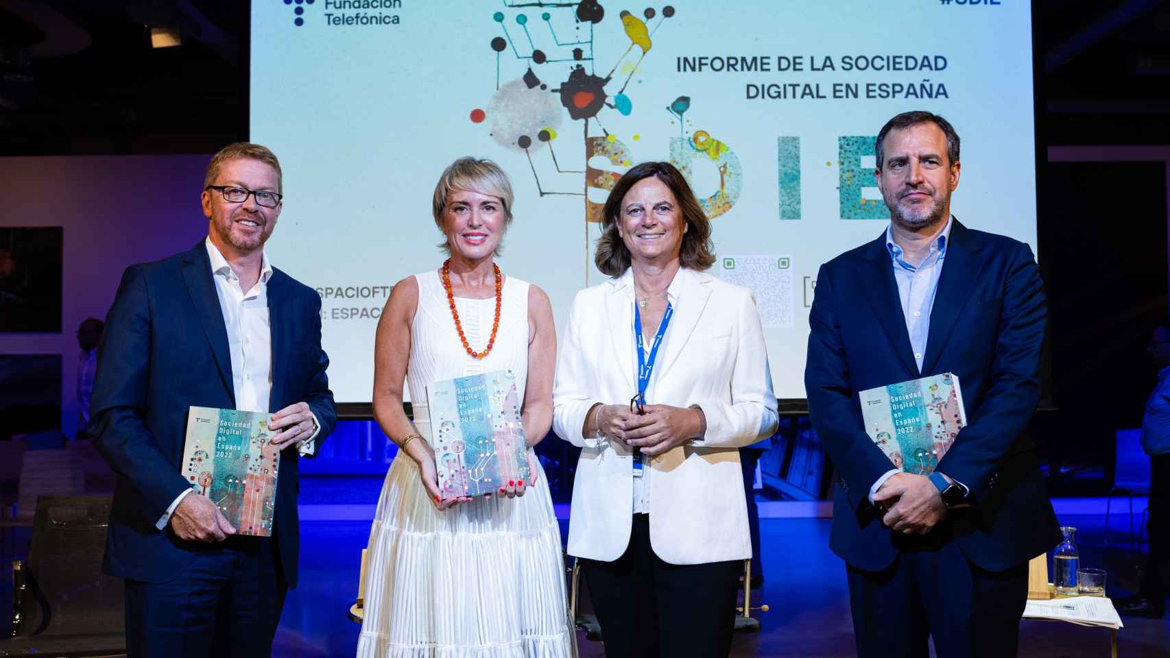 Sergio Oslé, Carme Artigas, Carmen Morenés y  Pablo Gonzalo en la presentación del informe Sociedad Digital el España 2022 elaborado por Fundación Telefónica