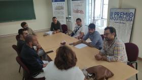 Hosteleros de la calle Pardo Bajo y Concello de Ferrol abordan el estado de las obras