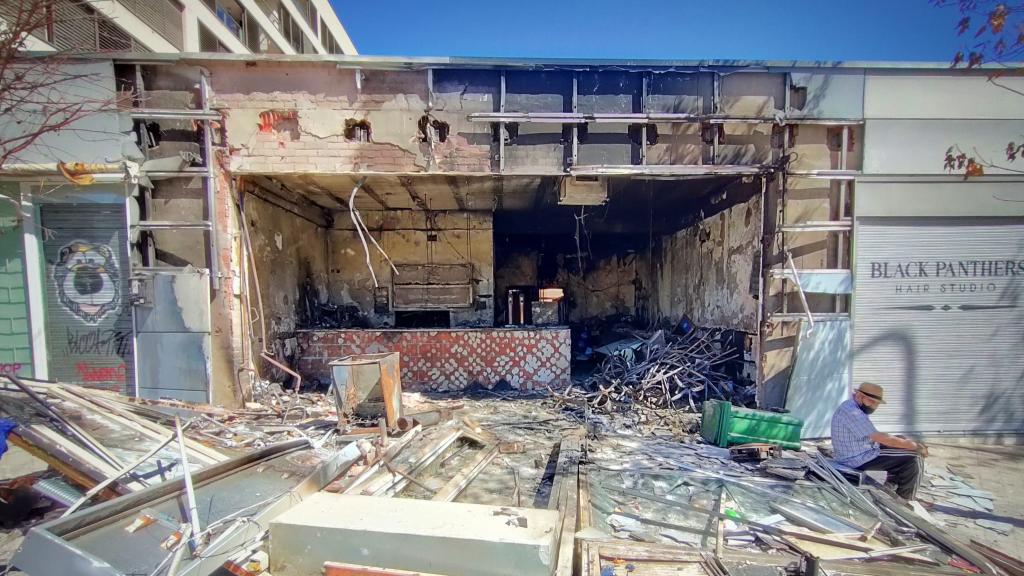 Estado en que quedó el bar La Oficina 28 tras la explosión.