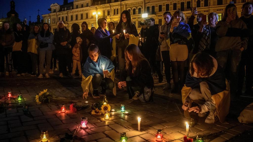 Ciudadanos de Kiev protestan para que Rusia sea reconocida como un Estado promotor del terrorismo.