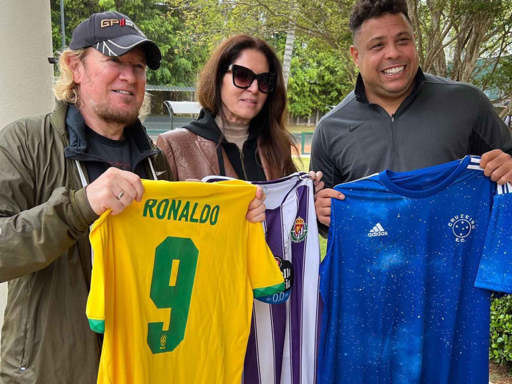 Ronaldo comparte camisetas con los músicos de Iron Maiden