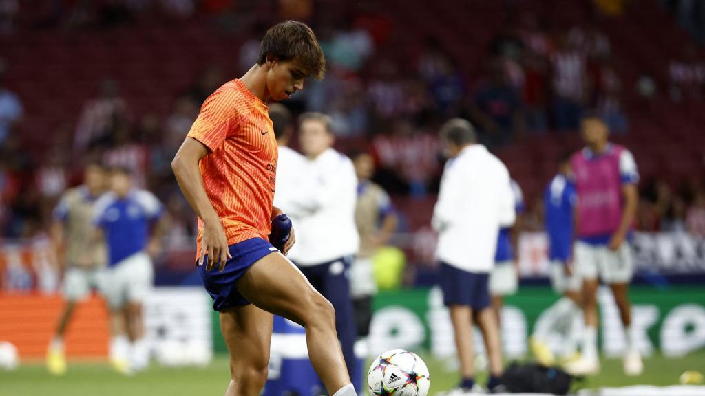 Joao Félix, calentando en el Metropolitano