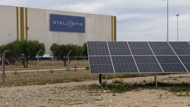 Imagen de los paneles solares instalados en la fábrica de Stellantis en Figueruelas (Zaragoza).
