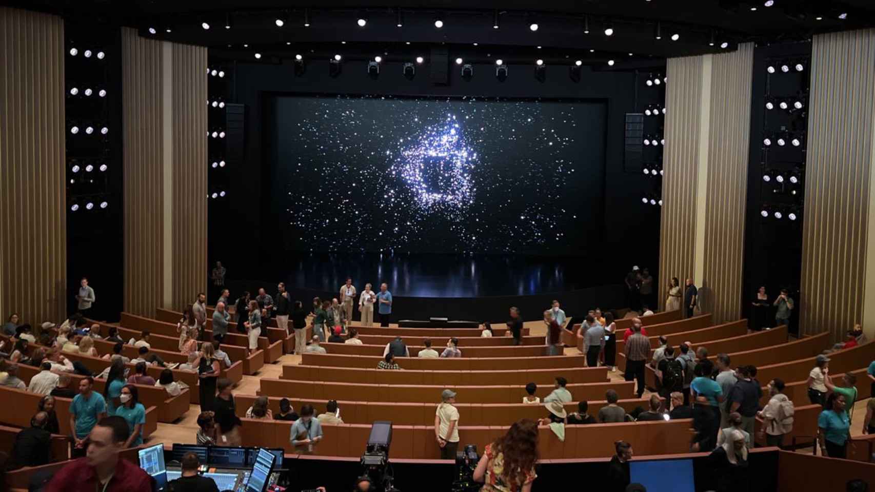 Interior del Steve Jobs Theatre