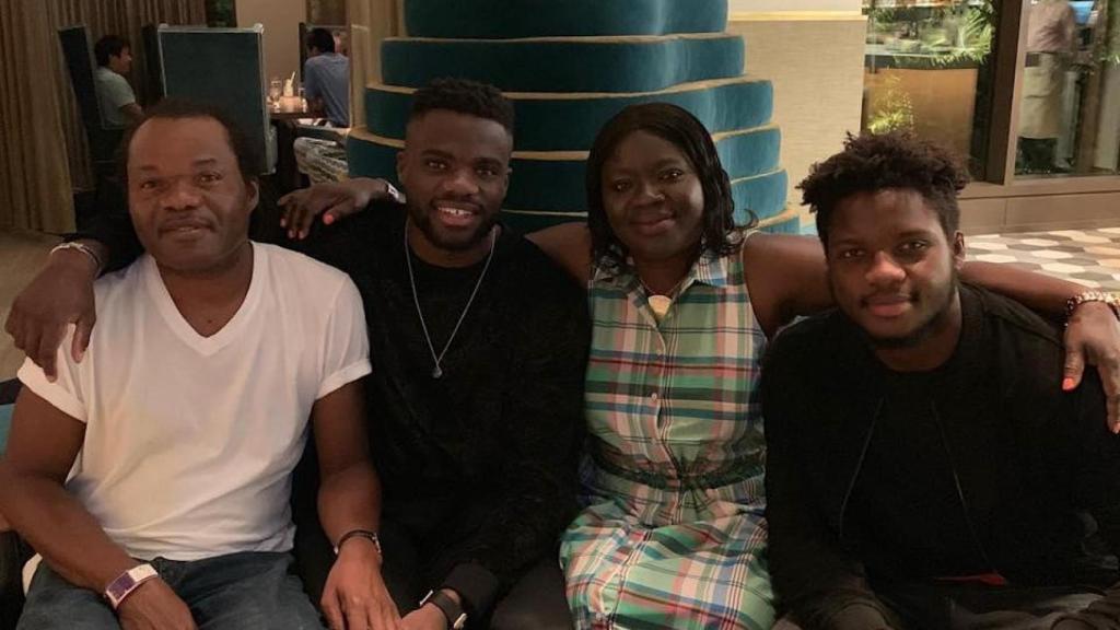 Frances y Franklyn Tiafoe, con sus padres