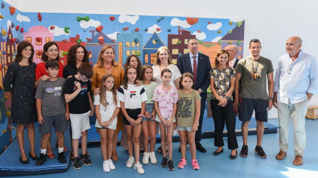 Visita de la consejera, Rosa Ana Rodríguez, al colegio Valle del Bullaque