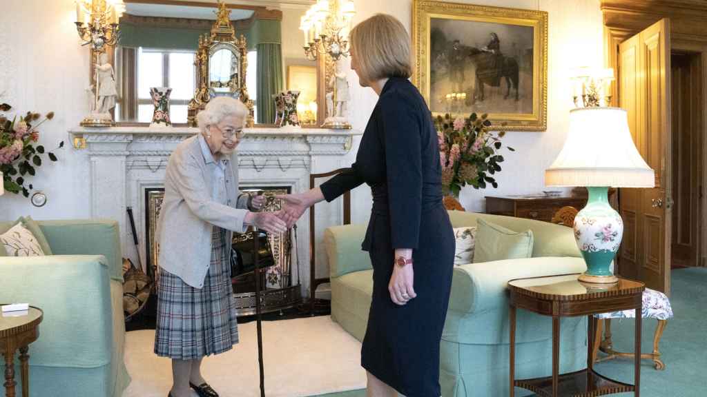 La reina Isabel II recibiendo, el pasado martes, a la primera ministra británica Liz Truss.