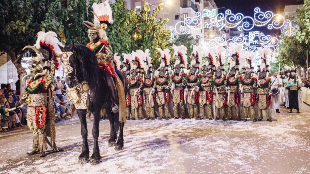 Entrada de las Fiestas de Moros y Cristianos de Mutxamel antes de la pandemia.