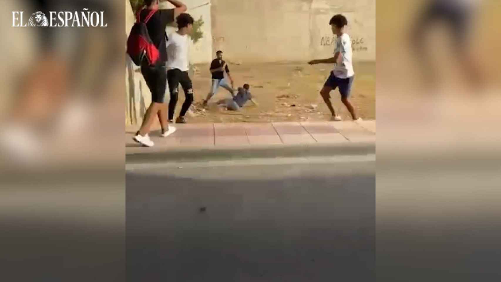 Un instante del vídeo de la agresión captado en Albatera.