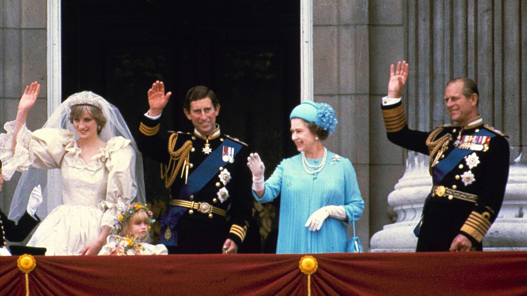 Isabel II, la Reina que no estaba destinada al trono y se entregó a la Corona hasta su último aliento: su vida, en imágenes