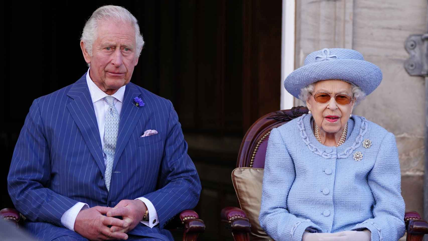 Carlos de Inglaterra y la reina Isabel II en el Jubileo de Platino.