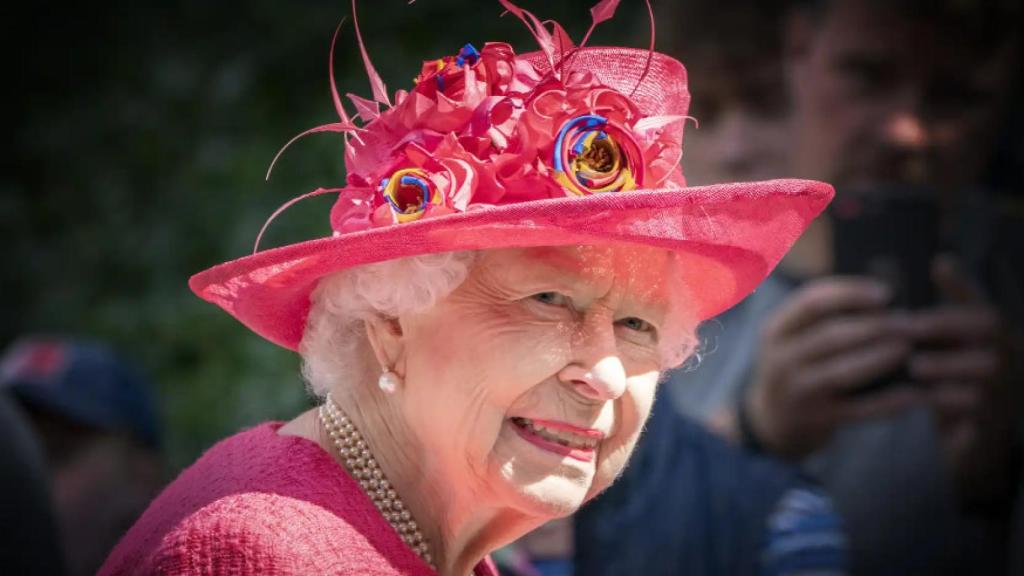 La reina Isabel II durante la apertura del Castillo de Balmoral en 2021.