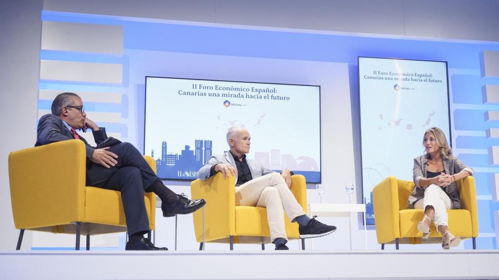 Imagen de la mesa redonda 'Retos para el turismo en Canarias', en el II Foro Económico Español: 'Canarias una mirada hacia el futuro'.