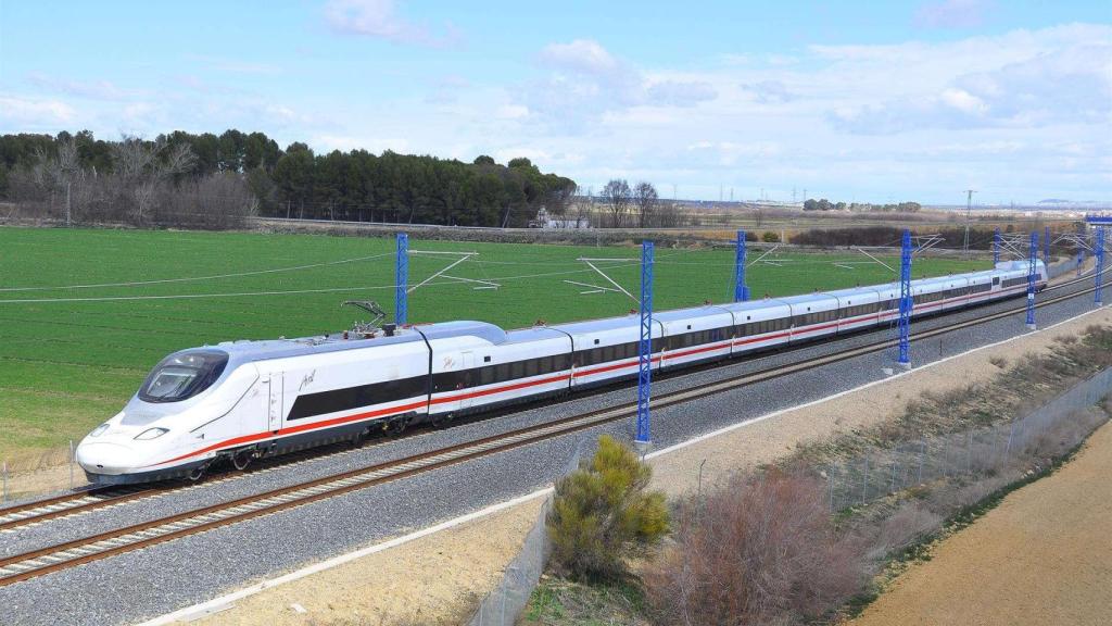 Los nuevos tiempos entre A Coruña y Santiago con Madrid con los trenes Avril