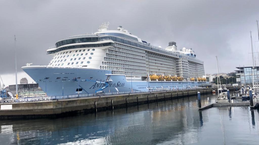 El ‘Anthem of the Seas’, el crucero más grande de la historia de A Coruña, de nuevo en el puerto