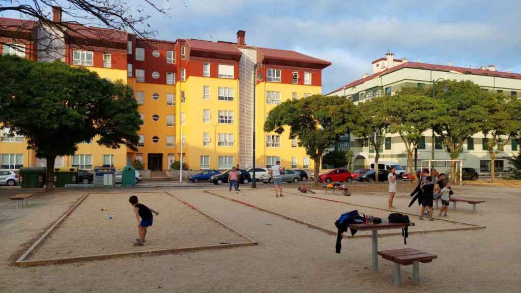 Pistas nuevas de petanca del parque de la Plaza de Europa, en Monteporreiro.