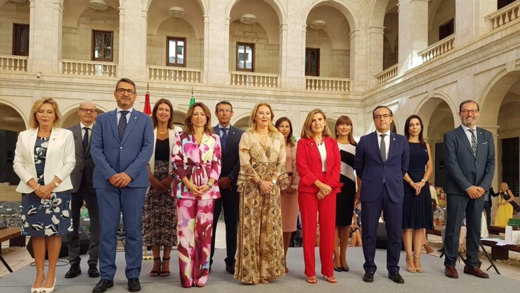Foto de familia de la toma de posesión de los delegados territoriales de la Junta en Málaga.