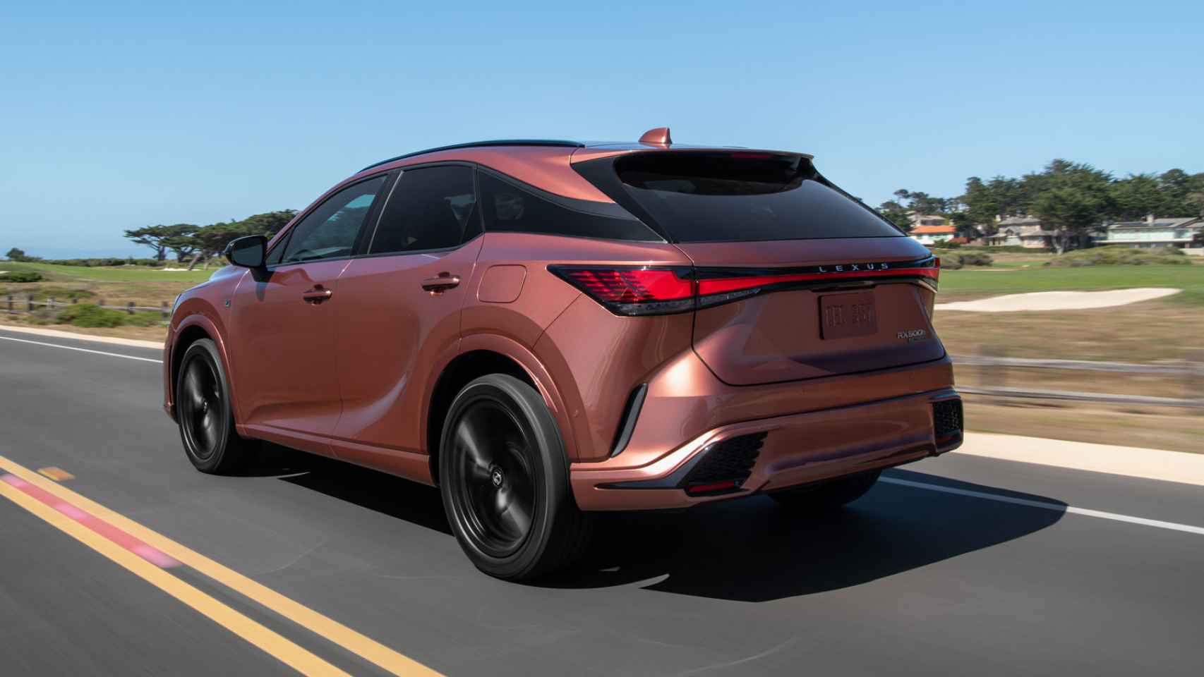 Nuevo Lexus RX de 2023: el SUV híbrido y enchufable que también es divertido de conducir