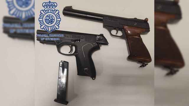 Armas de fuego requisadas a la detenida en Cesantes (Pontevedra).