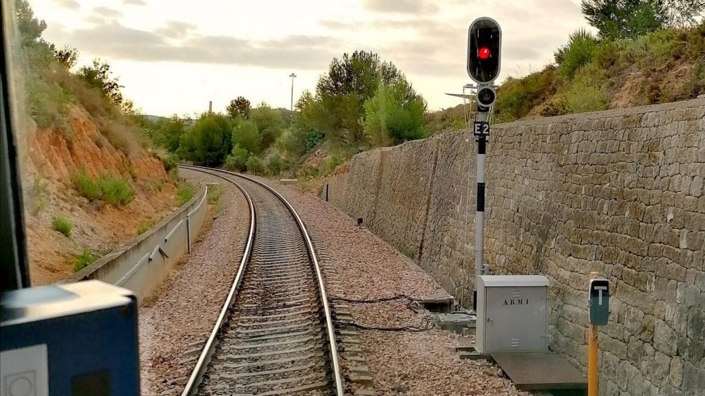 Vista desde la cabina de un tren.