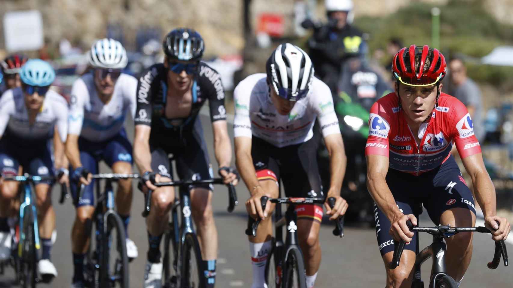 Remco Evenepoel tirando del grupo de los favoritos en la etapa por la Sierra de Guadarrama en La Vuelta 2022