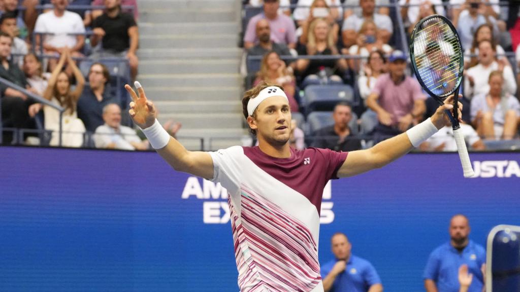 Casper Ruud celebra su victoria ante Karen Khachanov