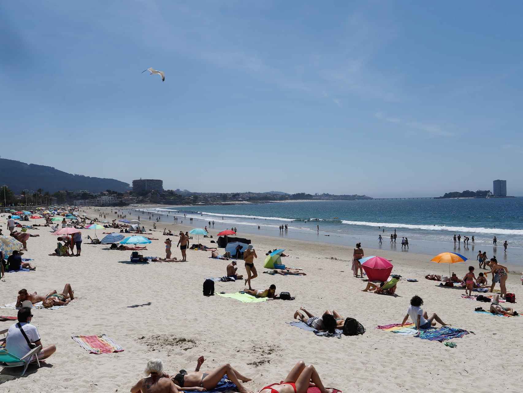 Vigo movilizará a un equipo de 150 personas para seguridad y limpieza de  las playas este verano