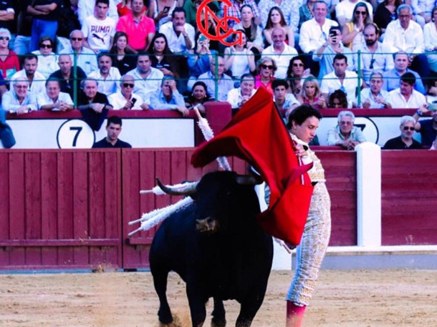 Roca Rey se los pasa muy cerca y de lejos