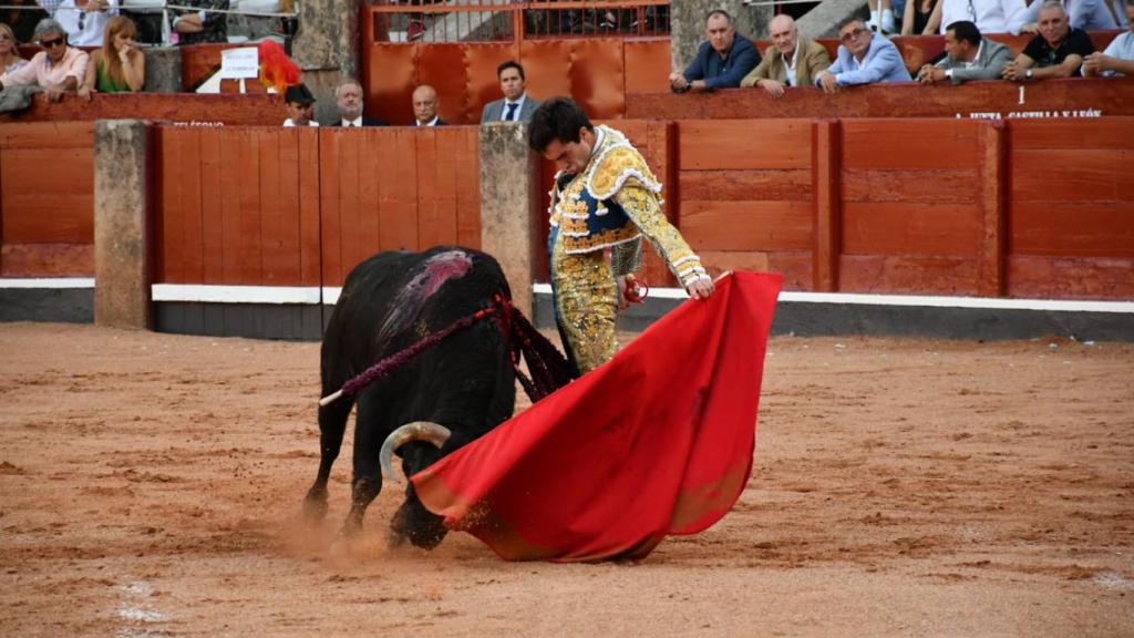 Hondo natural de Tomás Rufo al tercero de la tarde, al que cortó dos orejas