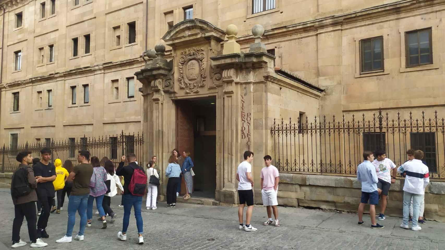 Entrada de la Universidad Pontificia de  Salamanca