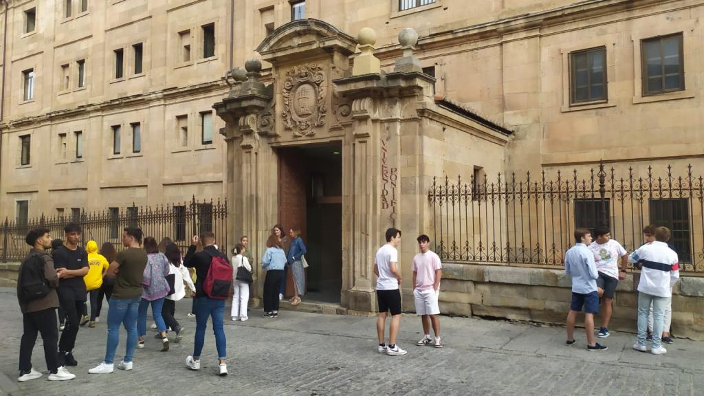 Entrada de la Universidad Pontificia de  Salamanca