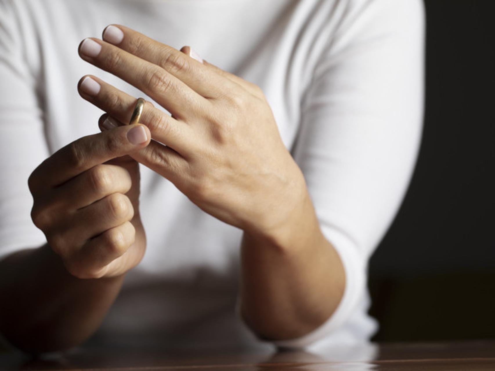 Trucos fáciles para ensanchar un anillo que te queda pequeño