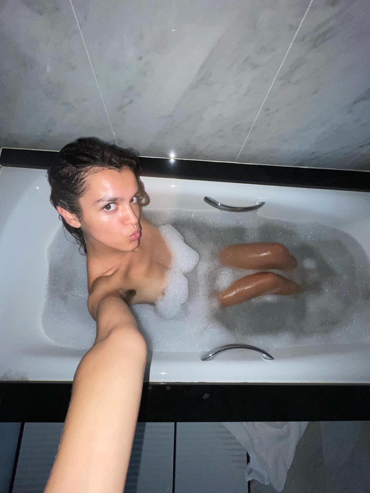 Imágenes del día: la atrevida foto en la bañera de Amaia Romero que  revoluciona Instagram