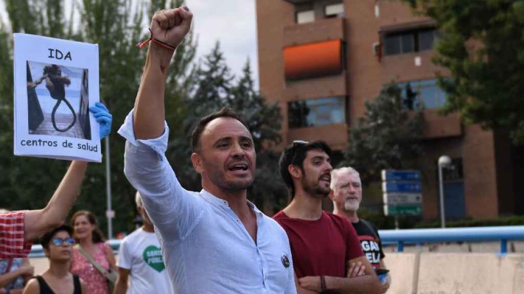 El exatleta Roberto Sotomayor en una manifestación en defensa de la sanidad pública.