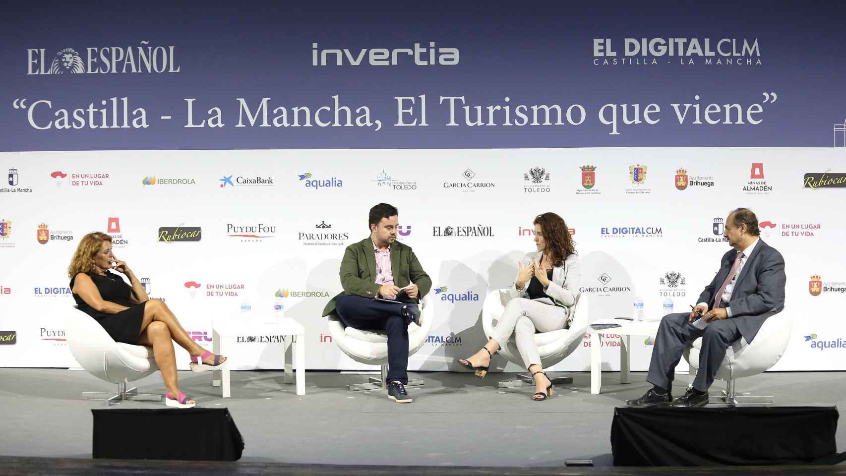 Imagen de la mesa redonda 'Turismo de Castilla-La Mancha como motor de empleo urbano y rural', en el II Foro Económico Español 'Castilla-La Mancha, el turismo que viene' .