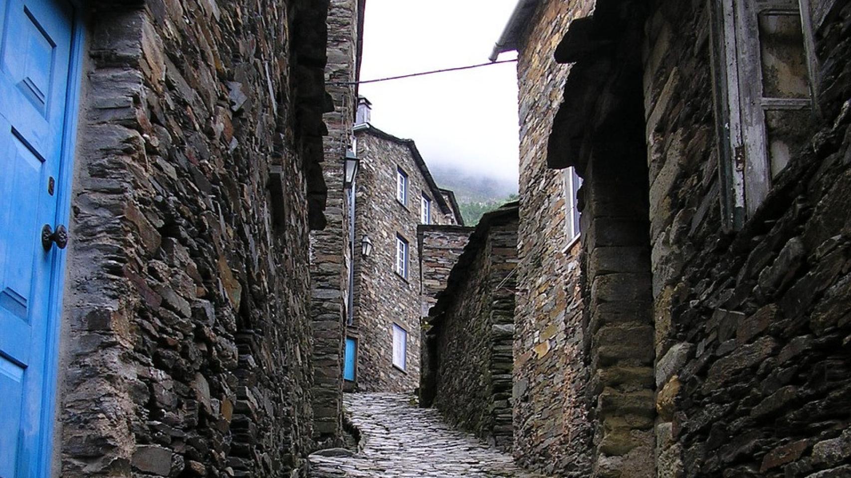 Algunas casas hechas de pizarra.