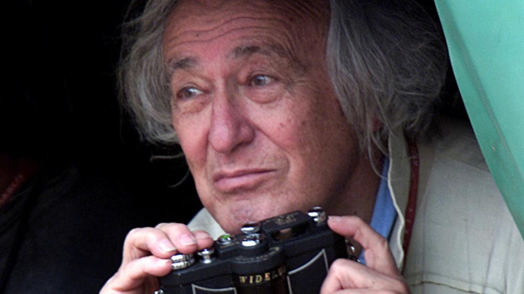 William Klein, en 2001 viendo un partido en Roland Garros.