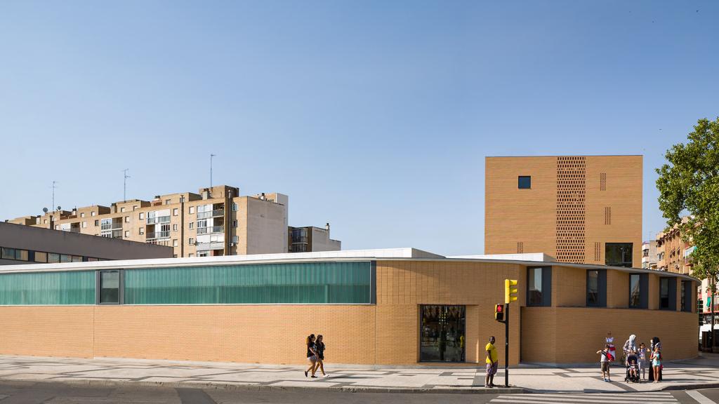 Fachada del Colegio Agustín Gericó, en Zaragoza.