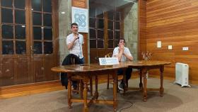 Jorge Suárez y Suso Basterrechea durante una asamblea de cultura en el Ateneo Ferrolano el pasado mes de mayo