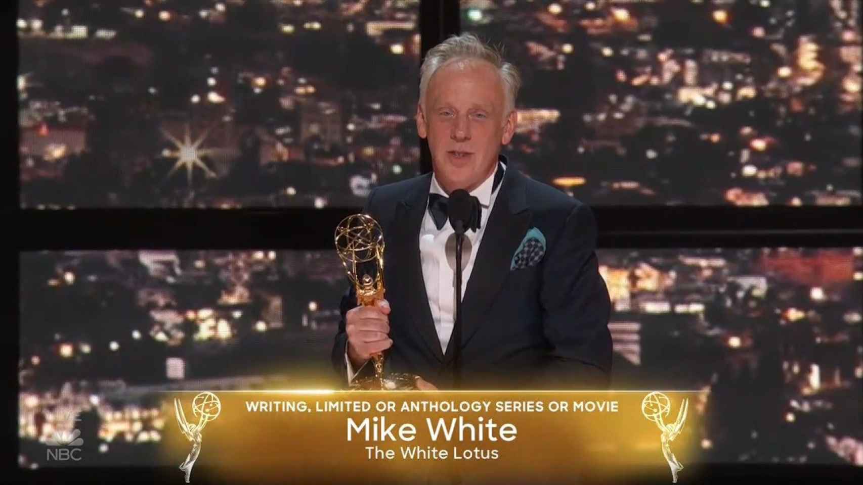 Mike White escribió y dirigió todos los episodios de 'The White Lotus'