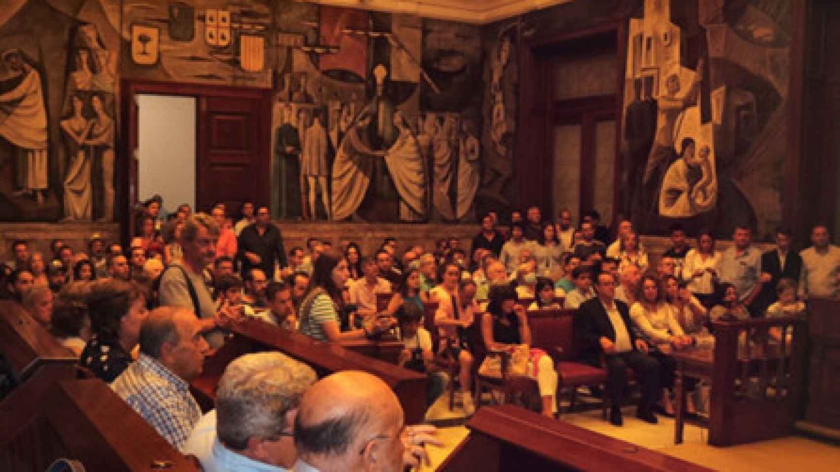 El acto de presentación se celebró en el antiguo salón de plenos de la Diputación de Zaragoza