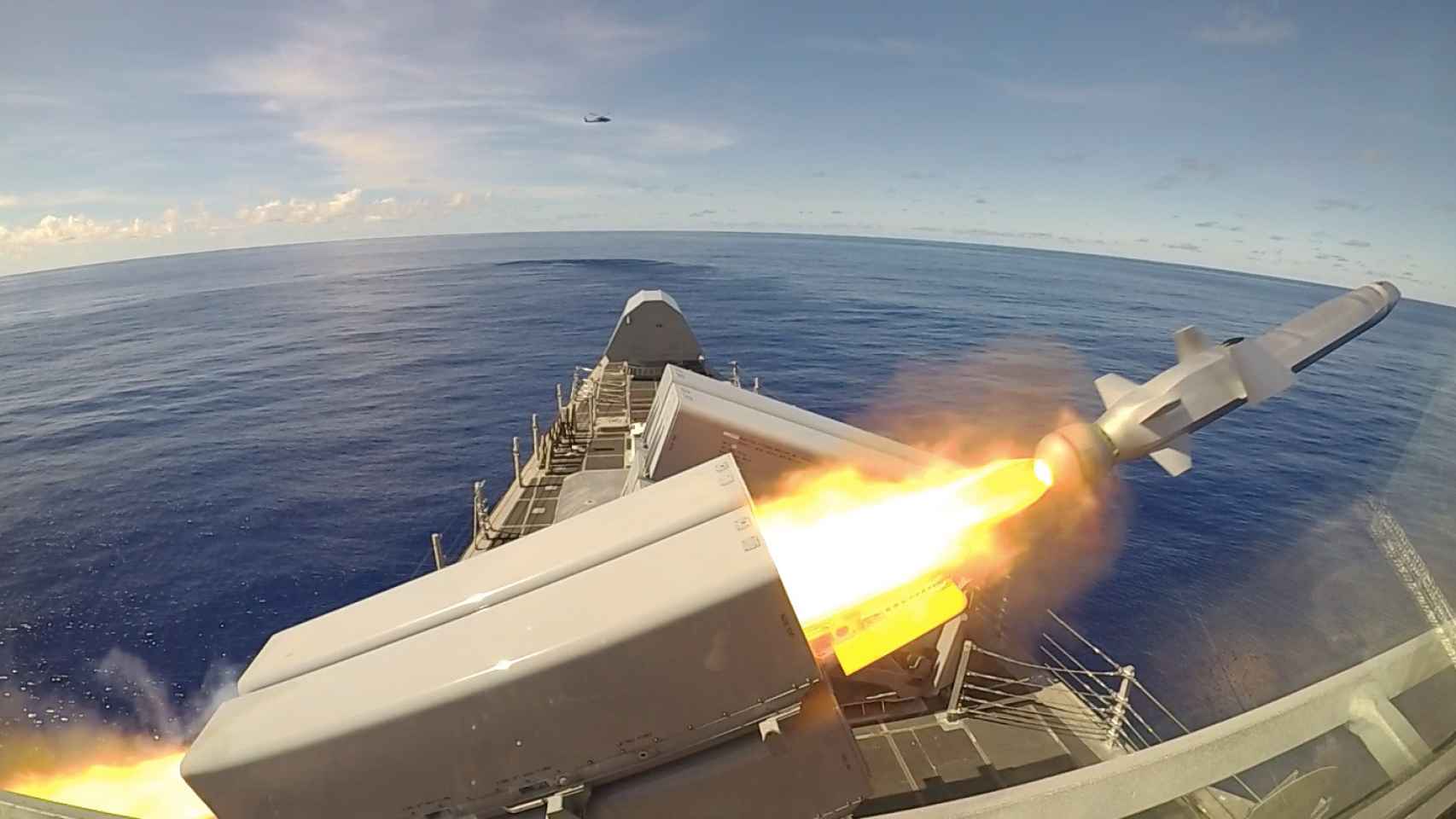 Lanzamiento de misil NSM desde un buque estadounidense
