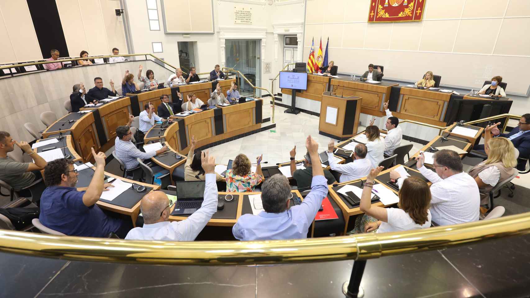 El pleno de la Diputación insta a Adif a que active un AVE a Madrid a bajo coste.