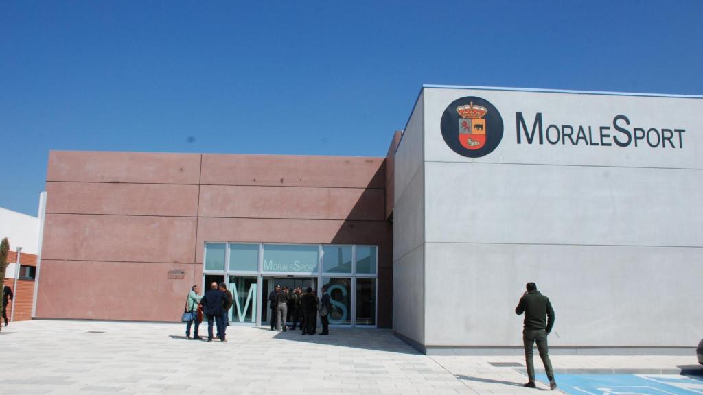 Entrada del Morales Sport, en el día de su inauguración