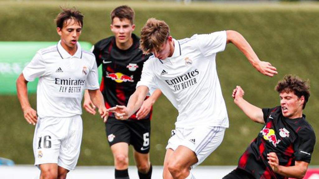 Jugadores del Juvenil A del Real Madrid y del RB Leipzig, durante un partido de la UEFA Youth League